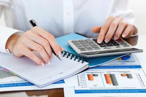 Key Differences Between Bookkeepers and Accountants